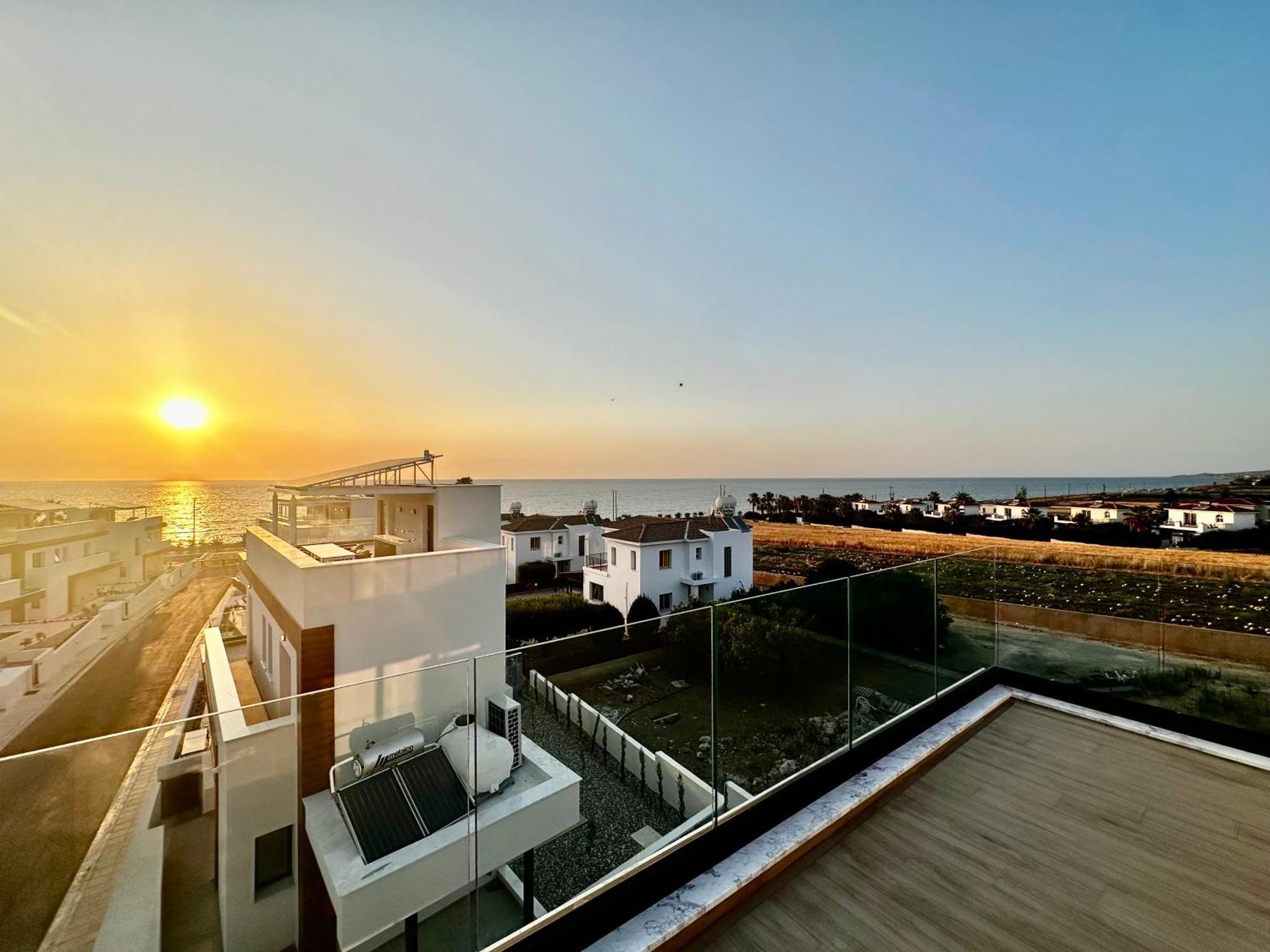 Santa Barbara Seafront Villas W Jacuzzi Pool Paphos Exterior foto
