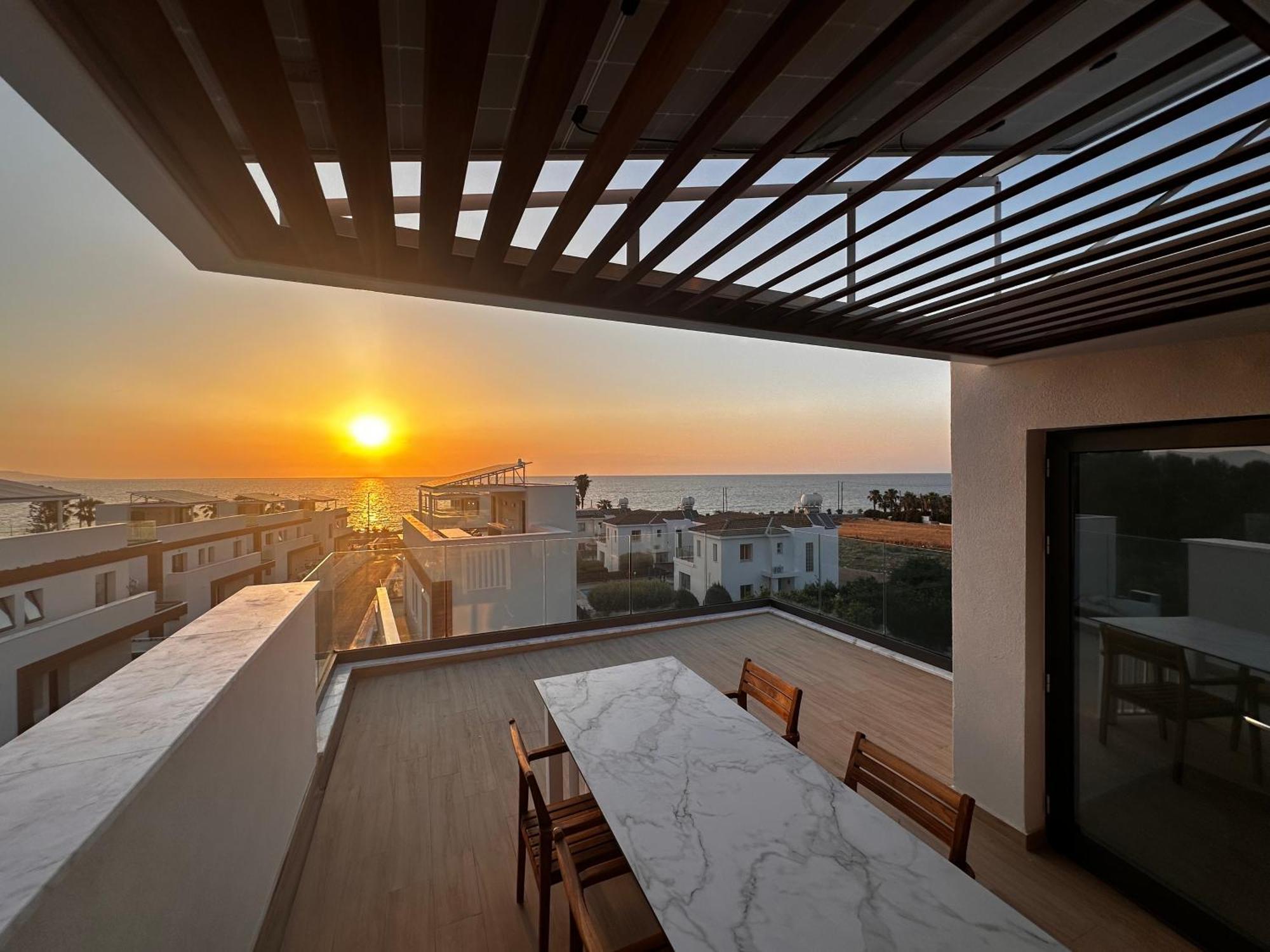 Santa Barbara Seafront Villas W Jacuzzi Pool Paphos Exterior foto