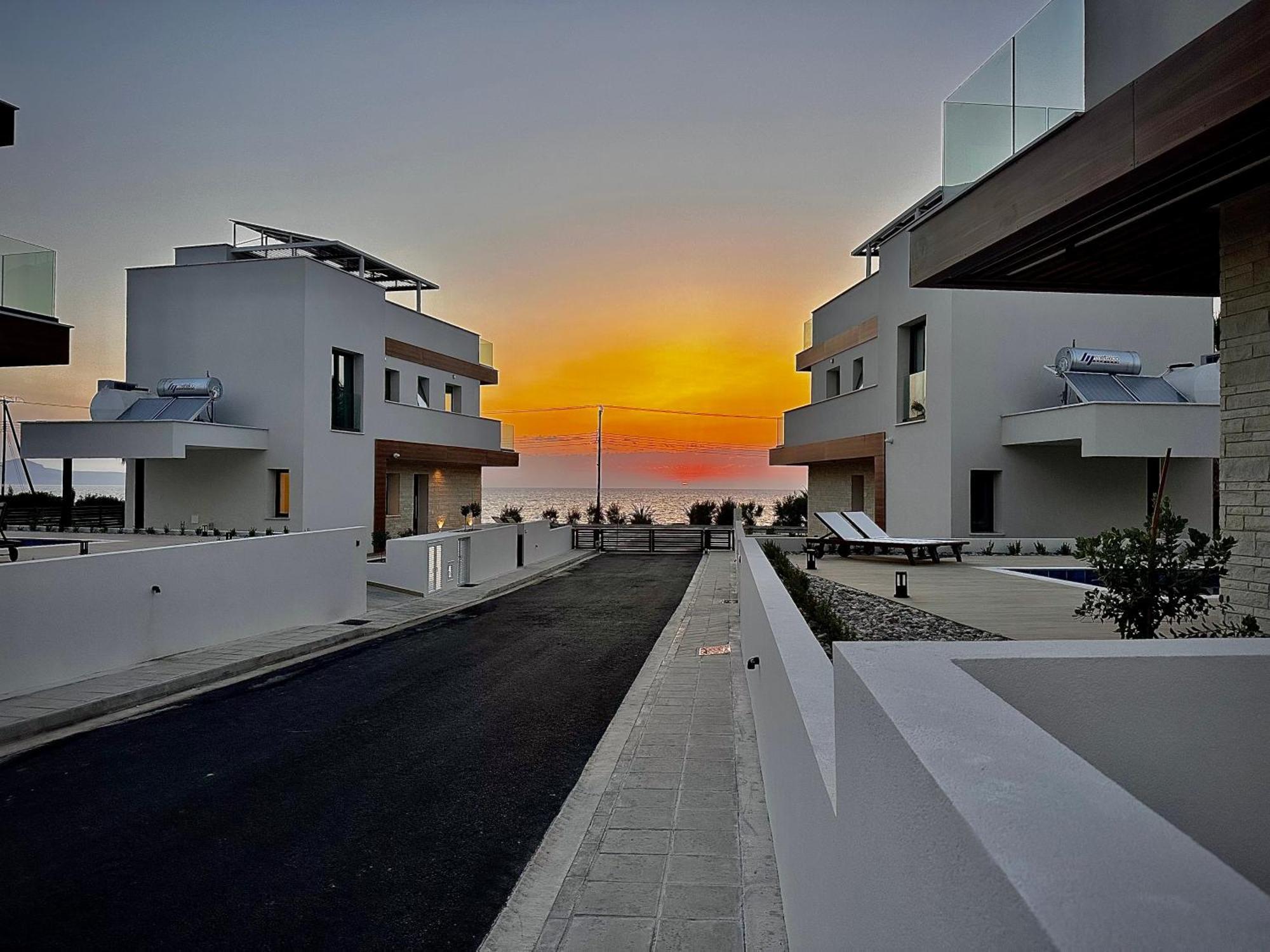 Santa Barbara Seafront Villas W Jacuzzi Pool Paphos Exterior foto